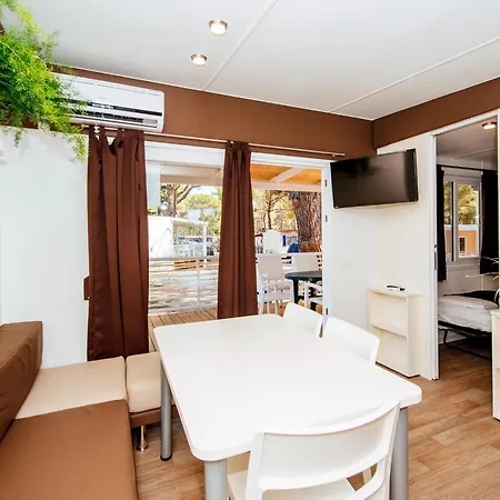 Mobile Homes In Zaton Resort, With Large Pool Area Holiday home *
