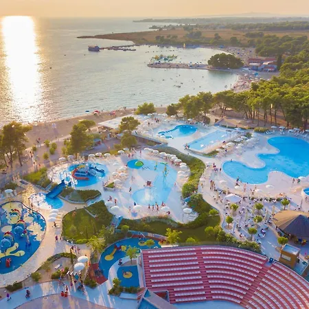 Mobile Homes In Zaton Resort, With Large Pool Area Holiday home