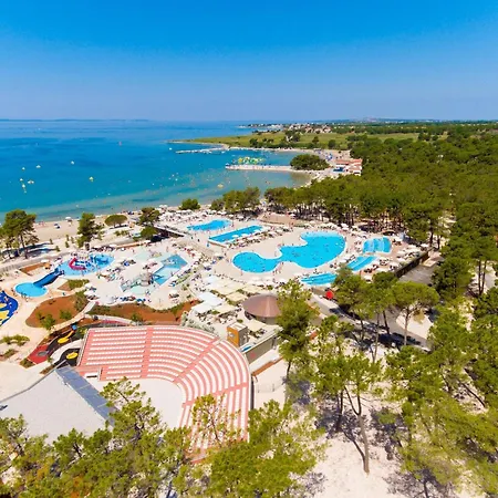 Mobile Homes In Zaton Resort, With Large Pool Area *