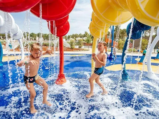 In Nin With Sandy & Pools Ferienhaus
