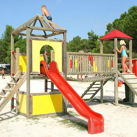 Mobile Homes In Resort, With Large Pool Area Holiday home Zaton (Zadar)